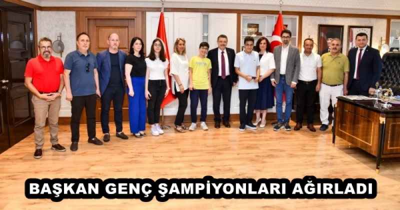 BAŞKAN GENÇ ŞAMPİYONLARI AĞIRLADI