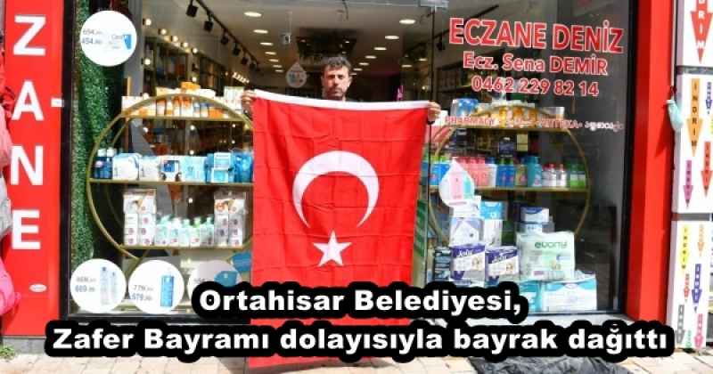 Ortahisar Belediyesi, Zafer Bayramı dolayısıyla bayrak dağıttı